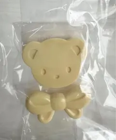 ファミリア　familiar　ピンクマ　ピンリボン　安全ピン きいろのサムネイル