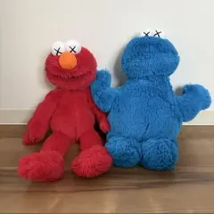 KAWS エルモ クッキーモンスター ユニクロコラボ ぬいぐるみのサムネイル