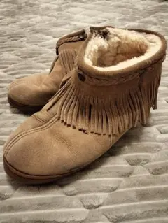 ミネトンカ　フリンジムートンブーツ　サイズ8（25センチ）