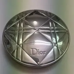 DIOR スキンミネラルヌードルミナイザーパウダー