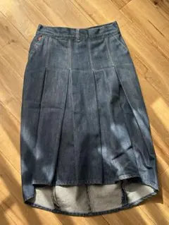 levi’sダークブルータイトスカート バックプリーツ　着画ありのサムネイル