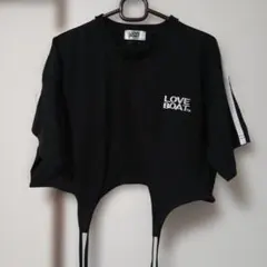 LOVE BOAT クロップド丈 半袖Tシャツ ブラック ロゴ ライン入りのサムネイル