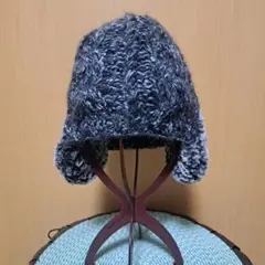 ★値下げしました★ダークグレー ケーブル編み ニット帽 ポンポン付き