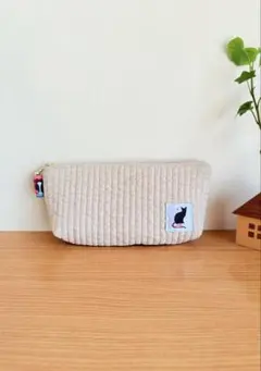 【ハンドメイド】ヌビキルトの横長ポーチ（ベージュ・猫）