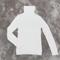 【GU】極美品　リブタートルネックセーター　オフホワイト　M