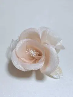 コサージュ　淡いサーモンピンク色