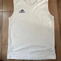 adidas スポーツ　サッカー　アンダーシャツ　140cmくらい