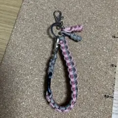 ハンドメイド　パラコード　ストラップ　ピンクとグレージュ
