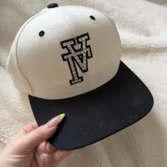 ホワイト ブラック ロゴ刺繍 ベースボールキャップ