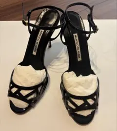 Manolo Blahnik Oliga Sandals 黒パテント　中古のサムネイル