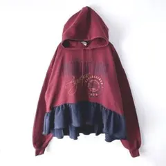 古着リメイクパーカー　エンジ×ネイビー　ラウンドヘム　プリント　丈前後差あり