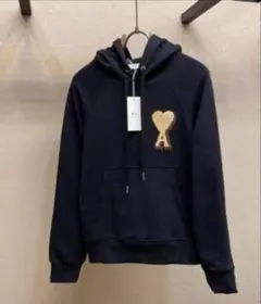 ベ*ィ様 Amiparis ハート刺繍 フード付きパーカー 美品 即購入OK M