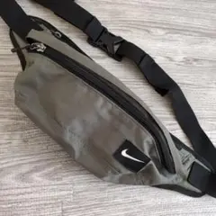 Nike ボディバッグ オリーブグリーン　メンズ　レディース