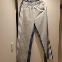 グレーとデニムのワイドレッグパンツ