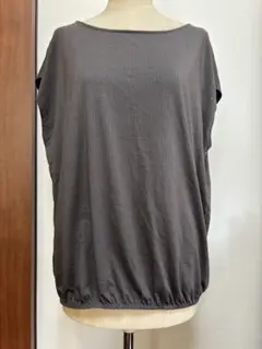 UNIQLOユニクロ　バックオープンワイドリブT ノースリーブ