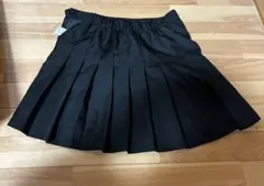 黒いプリーツスカート