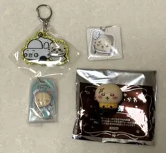 ちいかわラッコ　ココス　ラメアクリルキーホルダー　ロリポップチャームチョコ