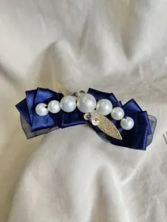 サテンとオーガンジーとパールの髪飾り　ネイビー　ヘアクリップ　フォーマル　卒業式