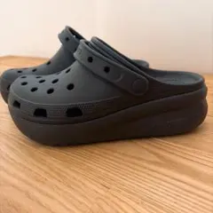 極美品　クロックス 厚底Cutie Crush Clog 22cm キッズのサムネイル