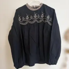 Samansa Mos2 胸元スカラップ刺繍ブラウス　ブラック　Fのサムネイル