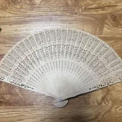 木製 透かし彫り 檀香扇 扇子 2本セット タッセル付き☝˃̵͈̑ᴗ˂̵͈̑