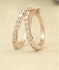 【0.10ct】20石のダイヤモンドを並べた上品なフープピアス　K18PG