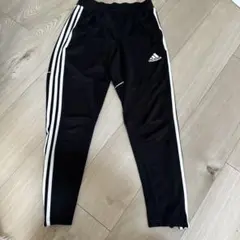 adidas ブラック ジャージパンツ