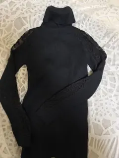 kawai 黒のレース付きタートルネックニット