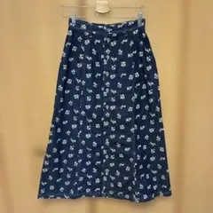ピンクハウス　デニムスカート 花柄 フロントボタンのサムネイル