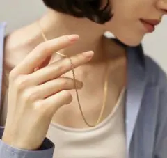 ゴールド ツイストネックレス 調整可能