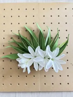 2127. フラダンス　タヒチアン　髪飾り　ティアレ　ヘアクリップ　ホワイト　白