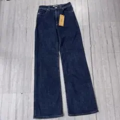 新品タグ付き　YANUK ハイウエスト フレア デニムパンツ ブーツカット 25のサムネイル