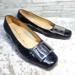 サルヴァトーレフェラガモ 24cm パンプス 黒 エナメルレザー 7D