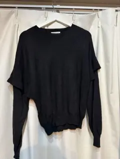 ブラックフリルトップス