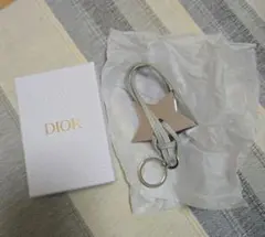 Dior　ディオール　ノベルティキーホルダー　星型チャームのサムネイル