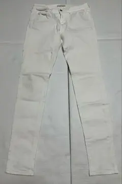 ユニクロ　ウルトラストレッチカラージーンズ　ホワイト