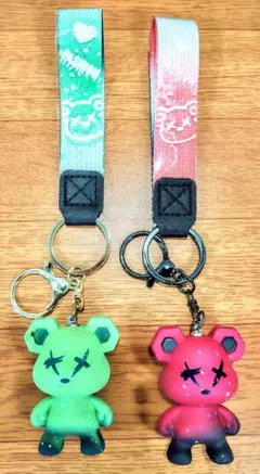 [ストラップ2個セット]ファッションベアー　緑色+赤色の立体的熊型チャーム