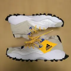 美品アディダストレッキングシューズ登山キャンプホワイトスニーカー28.5