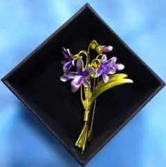 【新入荷】No.16　スミレのブローチ