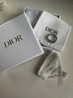 Dior ロゴ入りリング ボックス付き