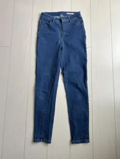 Item thumbnail for item 7d90ba56-b595-458f-aaf4-54d9a02da7a3