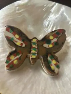 焼き物　蝶のブローチ　アンティーク