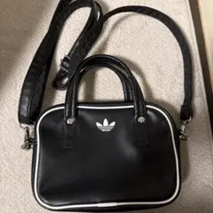 adidas ブラック ショルダーバッグ