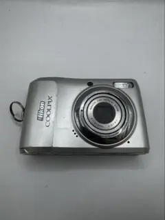 Nikon ニコン COOLPIX L19 シルバー コンパクトデジタルカメラのサムネイル