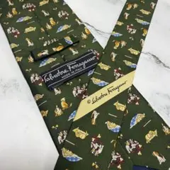 Ferragamo フェラガモ ネクタイ カーキ 犬のデザイン 総柄 グリーン