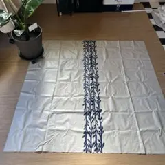 植物モチーフアイボリーとネイビーのビニール製テーブルクロス