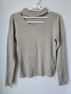 トップス長袖 Vネック　ベージュロンT