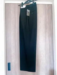 【新品】ユニクロ　タックワイドパンツ　丈標準