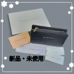 【新品未使用】CHARLES & KEITH 二つ折り財布 　箱・カード付 黒