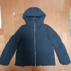 ユニクロ ブラック シームレスダウンパーカー Sサイズ